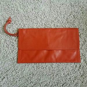 m0851 Full-Grain Leather Envelope Wristlet